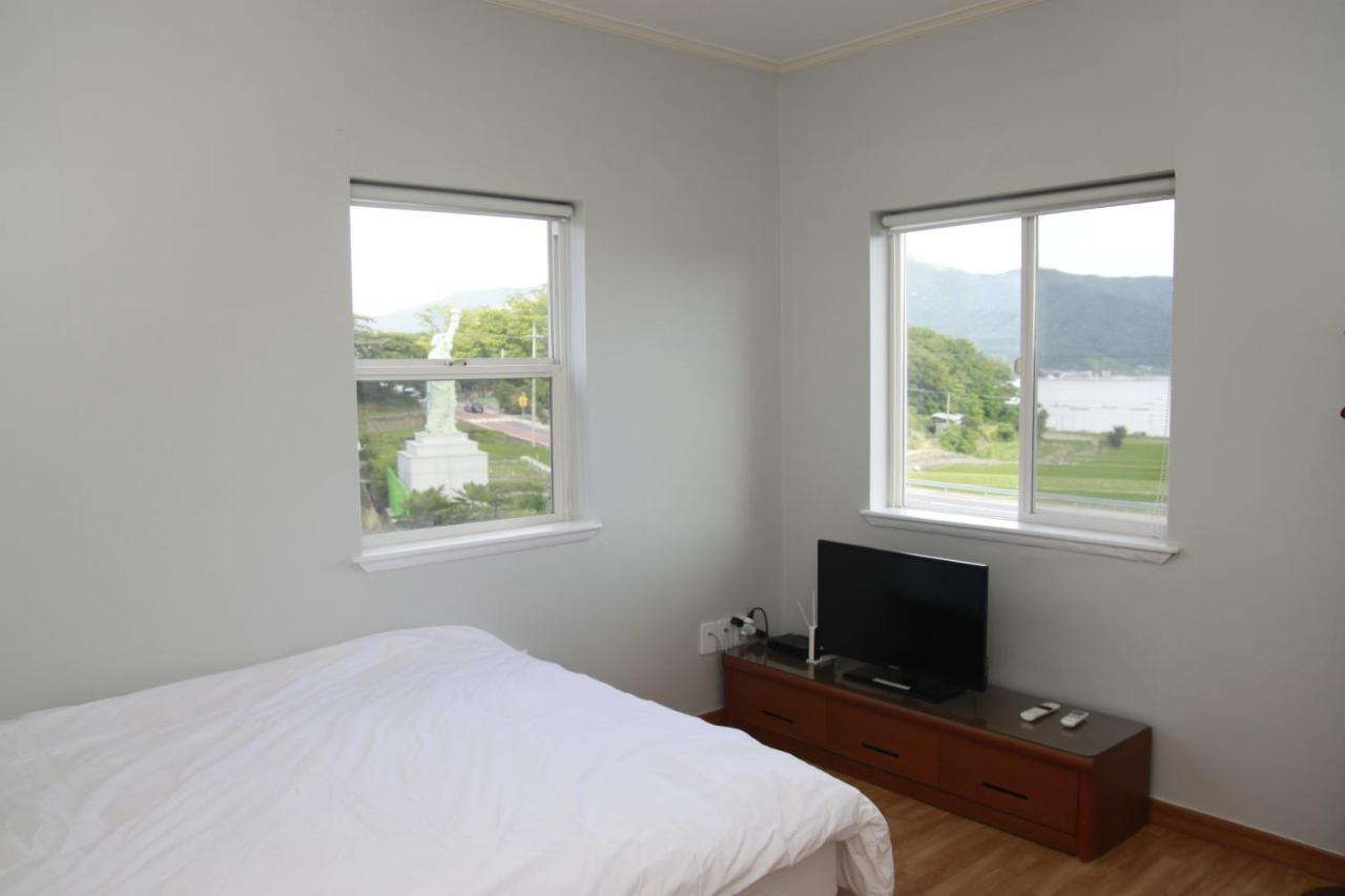 American village Pension Manoa Namhae Esterno foto